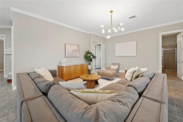 tiled living room with a chandelier, baseboards, visible vents, and crown molding