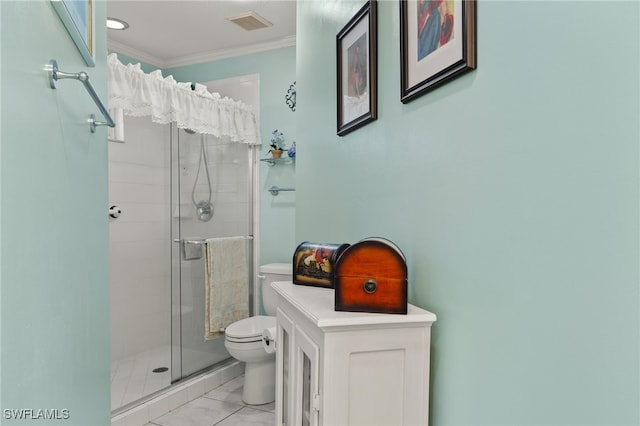 bathroom with crown molding, a shower with shower door, and toilet