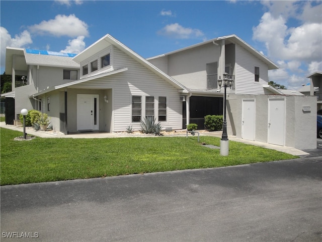 view of front facade with a front yard