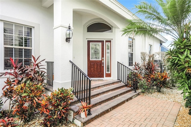 view of exterior entry featuring stucco siding