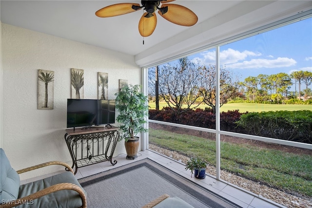 sunroom with ceiling fan