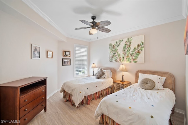 bedroom featuring crown molding, light hardwood / wood-style flooring, and ceiling fan