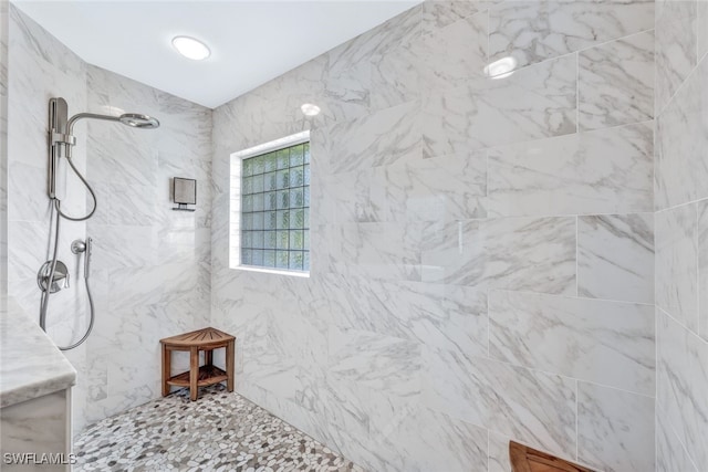 bathroom featuring tiled shower