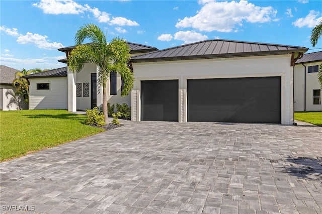 view of front of home featuring a garage and a front yard