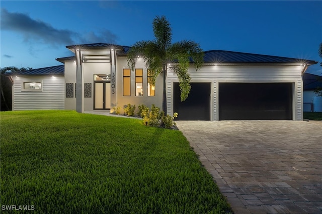 view of front of house with a lawn and a garage