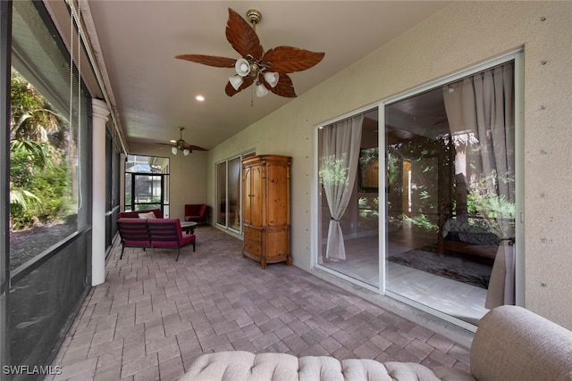 sunroom with ceiling fan