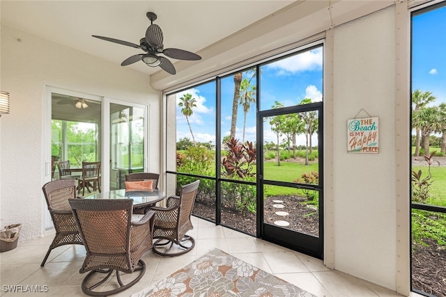 sunroom / solarium with ceiling fan