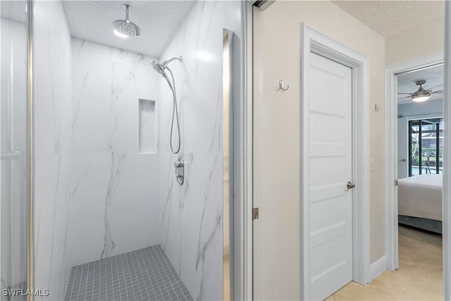 bathroom featuring a tile shower, a textured ceiling, and ceiling fan