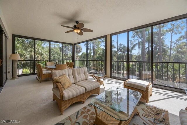 sunroom with ceiling fan