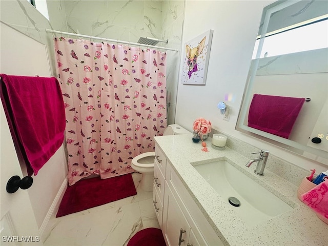 bathroom featuring a shower with shower curtain, toilet, and vanity