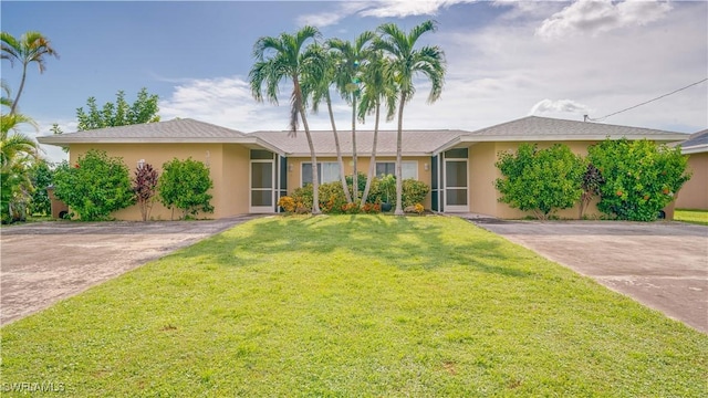 ranch-style house featuring a front yard