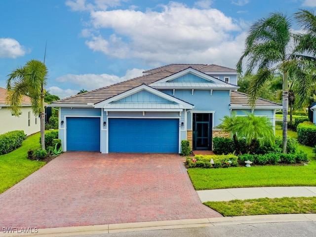 view of front of house featuring a garage and a front yard