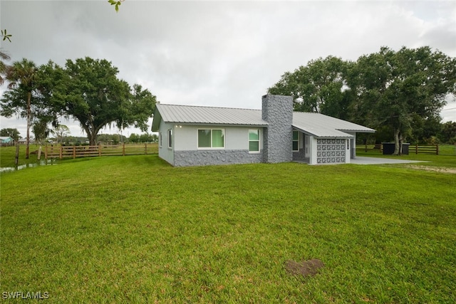 ranch-style home featuring a garage and a front lawn