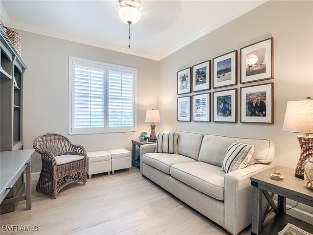 living room with ornamental molding, ceiling fan, and light hardwood / wood-style floors