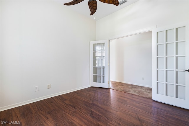 spare room with dark wood-type flooring and ceiling fan