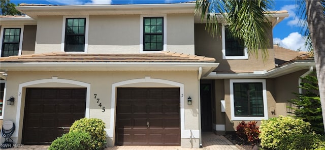 view of front facade featuring a garage