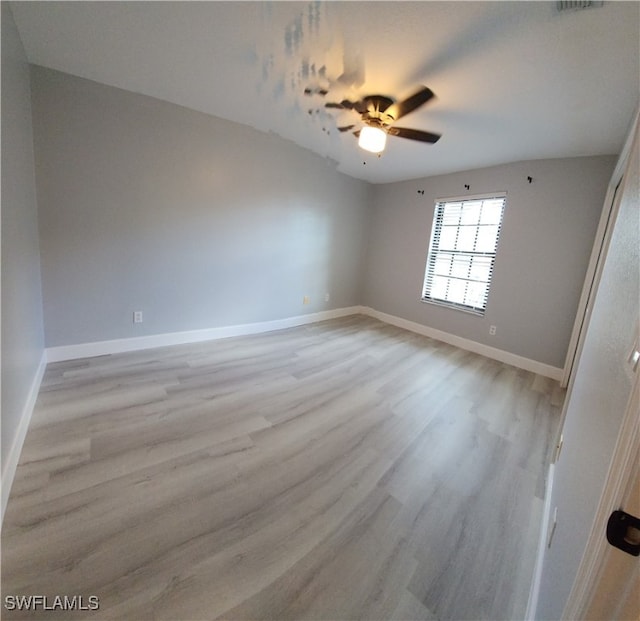 unfurnished room with light hardwood / wood-style floors and ceiling fan