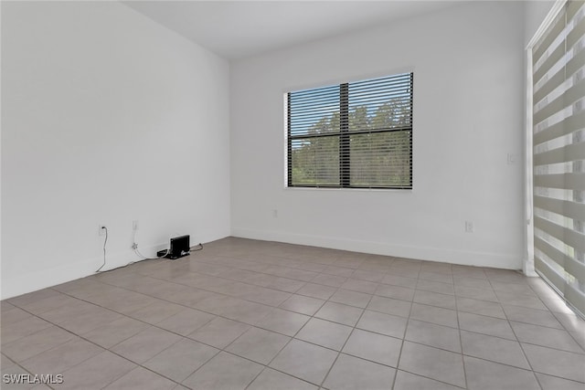 unfurnished room featuring light tile patterned flooring