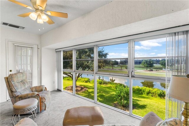 sunroom with ceiling fan