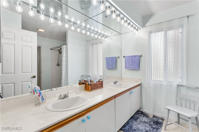 bathroom with a shower with curtain and vanity