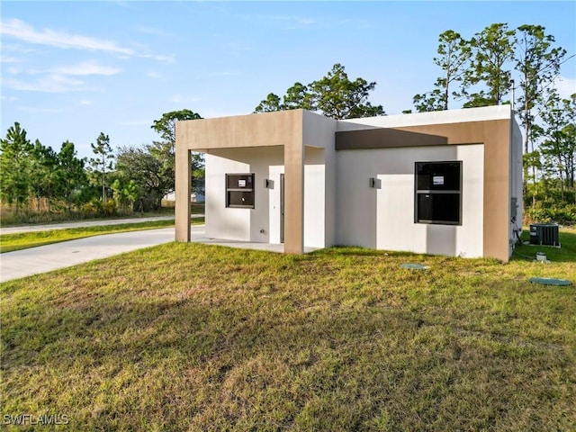 view of front of house with cooling unit and a front yard