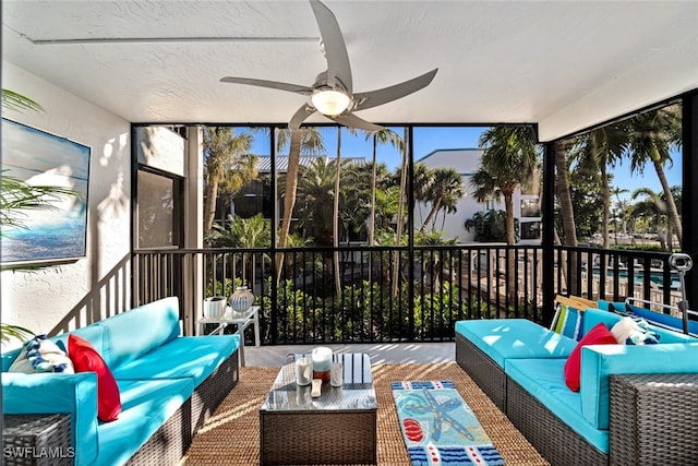 sunroom with ceiling fan