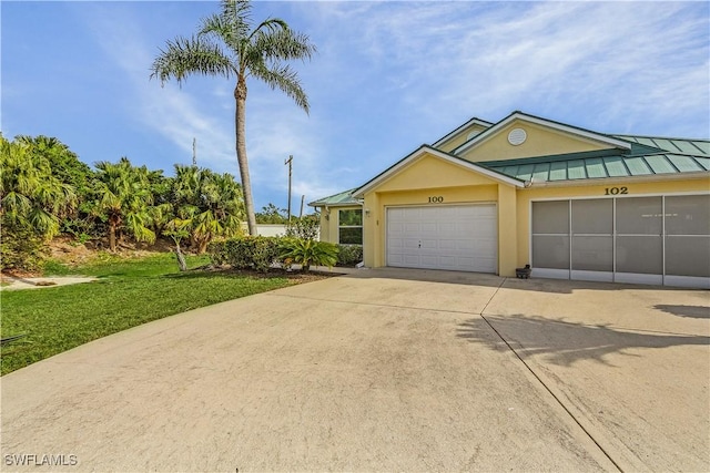 view of front of property featuring a front yard and a garage