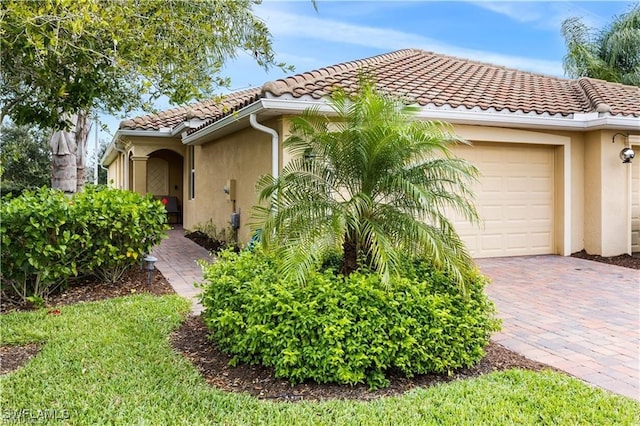 view of front of house featuring a garage