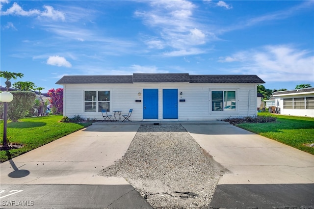 ranch-style home with a front yard