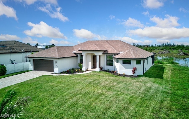 view of front facade featuring a garage and a front yard