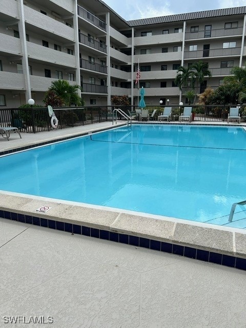 view of swimming pool