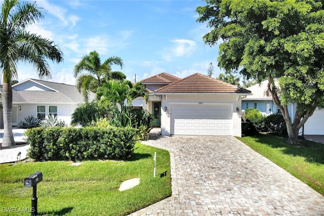 view of front of home featuring a front yard and a garage