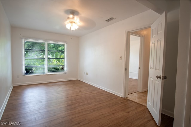 empty room with light hardwood / wood-style flooring and ceiling fan