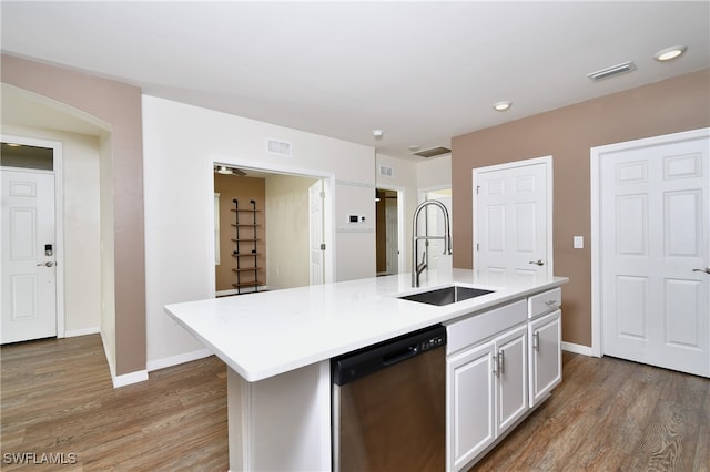 kitchen featuring hardwood / wood-style floors, white cabinetry, an island with sink, sink, and stainless steel dishwasher