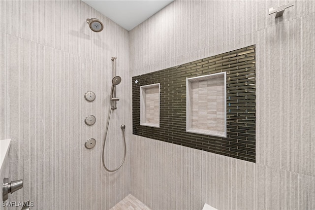 bathroom featuring tiled shower