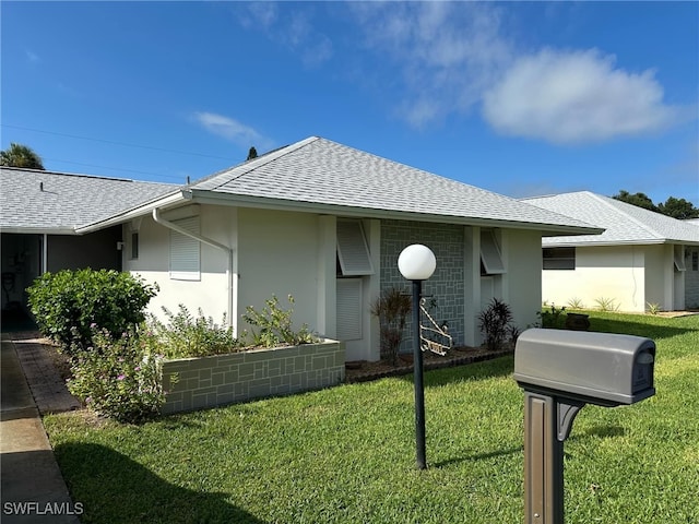 single story home featuring a front yard