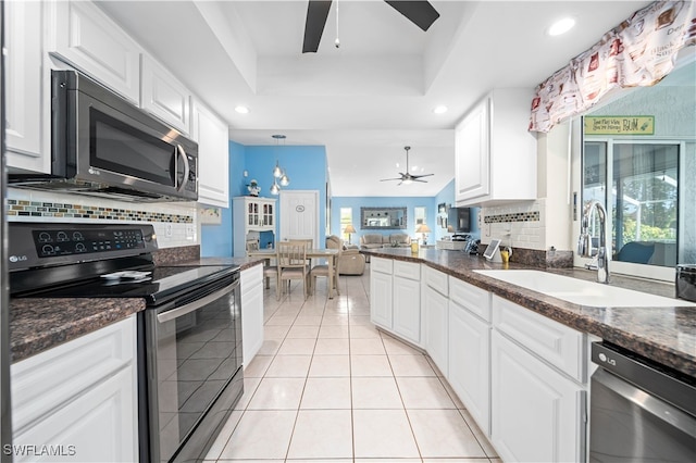 kitchen featuring plenty of natural light, sink, ceiling fan with notable chandelier, and appliances with stainless steel finishes