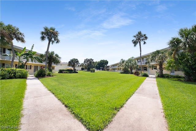 view of property's community featuring a lawn