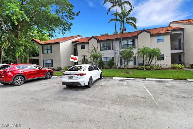 view of front of home with a front lawn