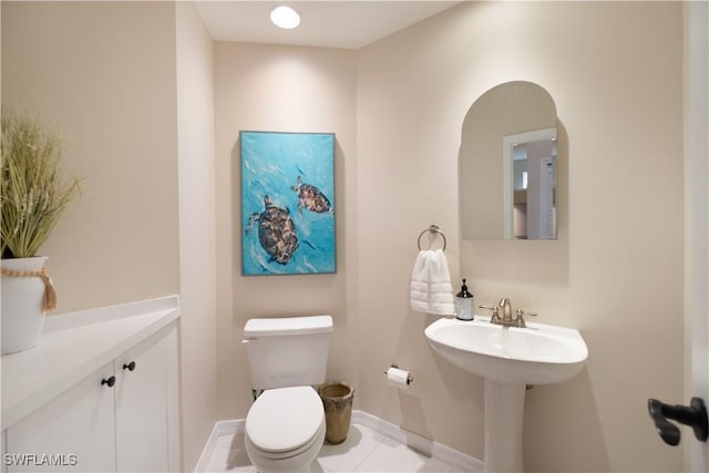 bathroom featuring toilet and sink