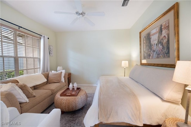 bedroom with ceiling fan