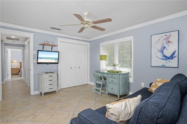 living room featuring light tile patterned floors, crown molding, and ceiling fan