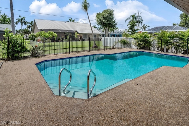 view of swimming pool featuring a lawn