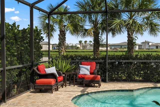 view of swimming pool featuring a patio