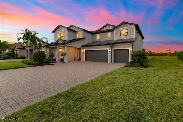 view of front facade featuring a garage and a yard