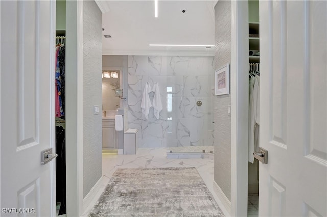 bathroom featuring crown molding and tiled shower