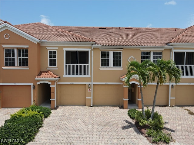 view of front of home featuring a garage