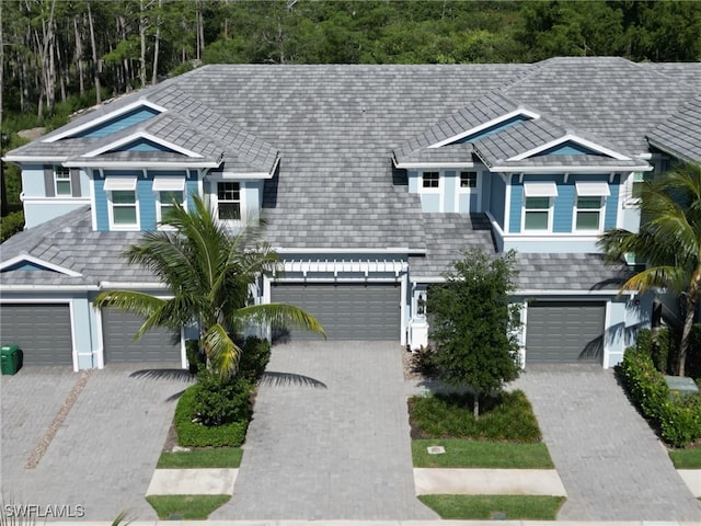 view of front facade with a garage