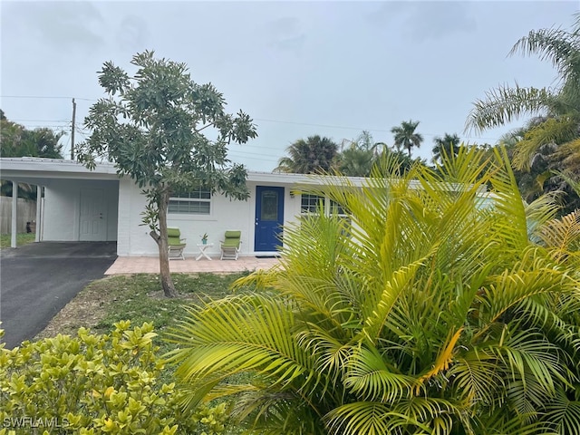 view of front of home featuring a carport