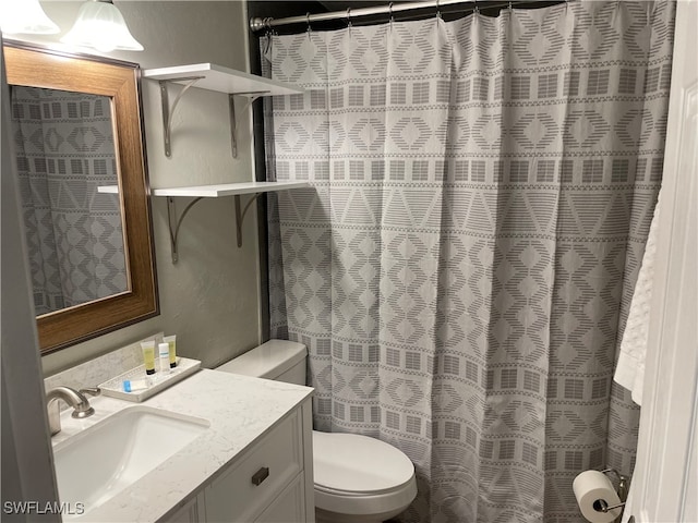 bathroom with a shower with curtain, vanity, and toilet